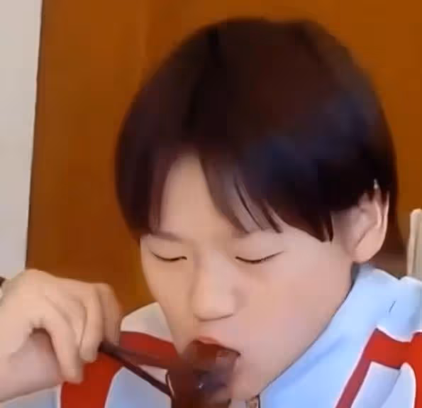 全紅嬋在國宴上打包,勤儉節約不丟人,支持懂事的嬋寶