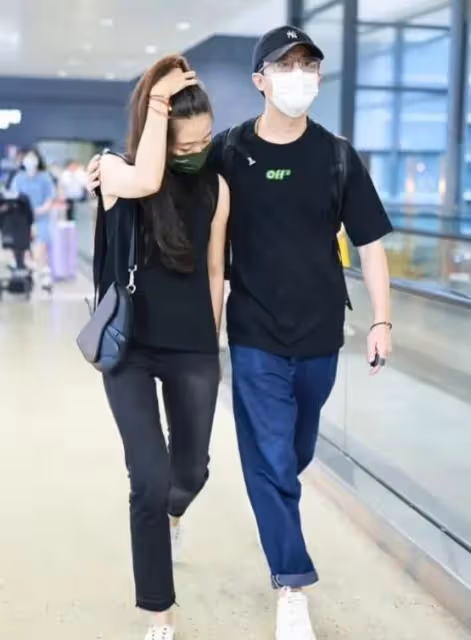 黃軒官宣女友,與女友公開合影照,女友大大方方很有素養