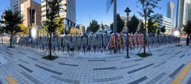 hybe樓下閔玧其退團花圈示威
