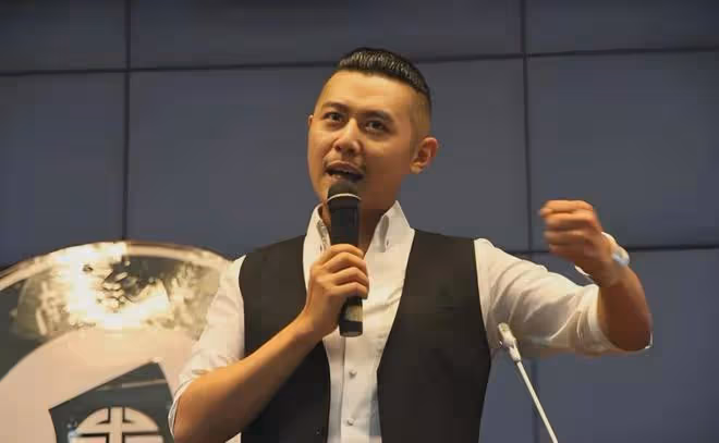 被群嘲的大冰，不要打賞，正在直播救人！