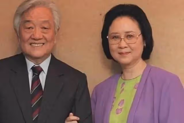 婚外情16年才離婚,88歲前妻霸氣回歸,手撕80歲「小三」不留情!