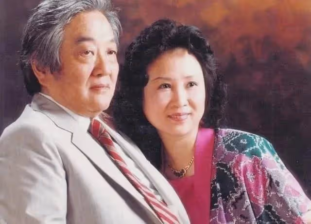 婚外情16年才離婚,88歲前妻霸氣回歸,手撕80歲「小三」不留情!