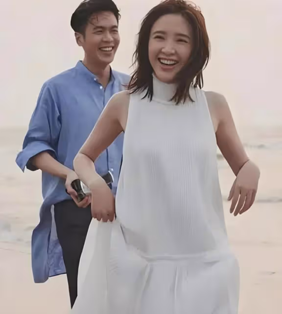張若昀一家游故宮,女兒身高已齊媽媽腰,唐藝昕粉發少女感爆棚