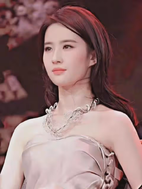 三年三爆,如今又上熱搜:15歲出道,劉亦菲憑什麼紅了20年