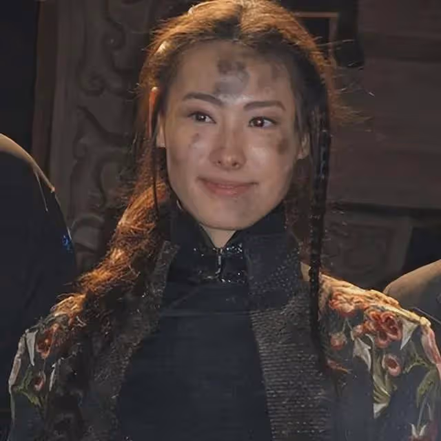 未婚先孕生下3子後分手，如今梁洛施被兒子催談戀愛