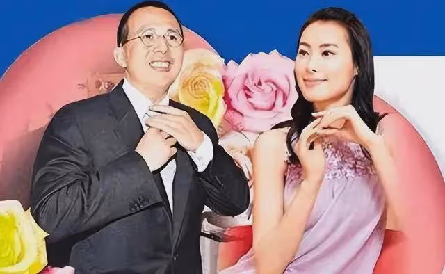 未婚先孕生下3子後分手，如今梁洛施被兒子催談戀愛