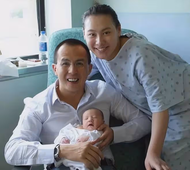 未婚先孕生下3子後分手，如今梁洛施被兒子催談戀愛