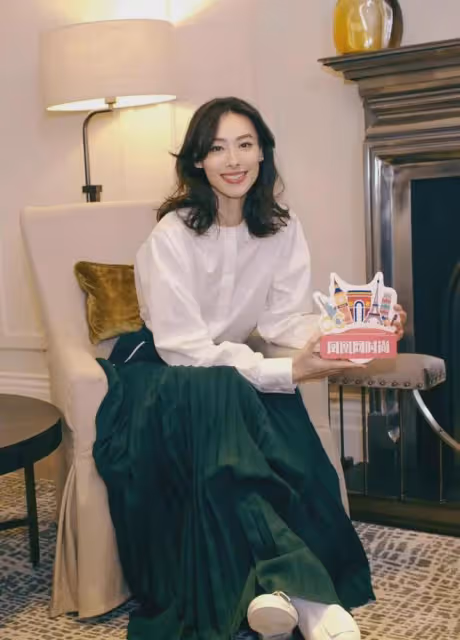 未婚先孕生下3子後分手,如今梁洛施被兒子催談戀愛