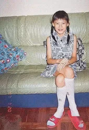 未婚先孕生下3子後分手,如今梁洛施被兒子催談戀愛