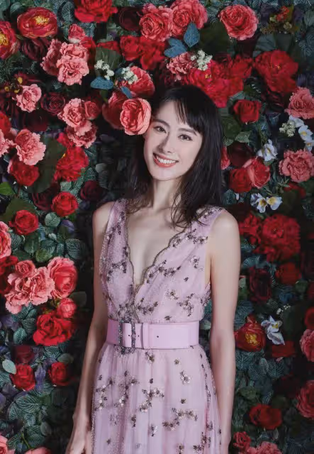 未婚先孕生下3子後分手,如今梁洛施被兒子催談戀愛