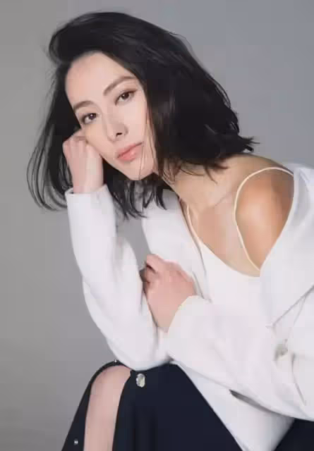 未婚先孕生下3子後分手,如今梁洛施被兒子催談戀愛