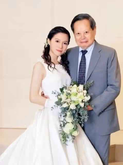 102歲的楊振寧罕見露面,翁帆:為他的身體,這16年我都早睡早起