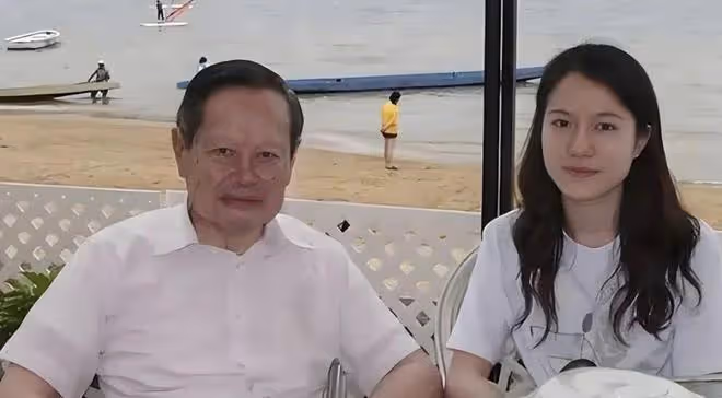 102歲的楊振寧罕見露面,翁帆:為他的身體,這16年我都早睡早起
