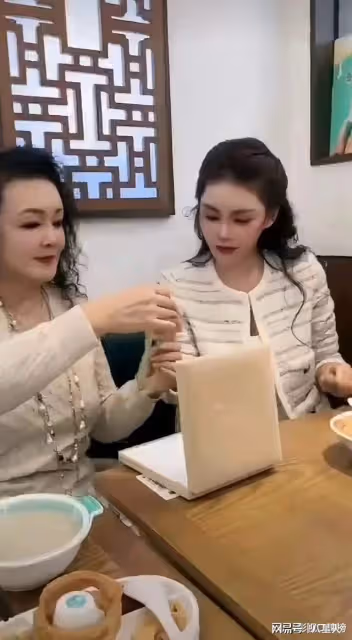 張蘭催生!送兒媳高級定製項鍊,馬筱梅虔誠拜佛,汪小菲想再要個娃