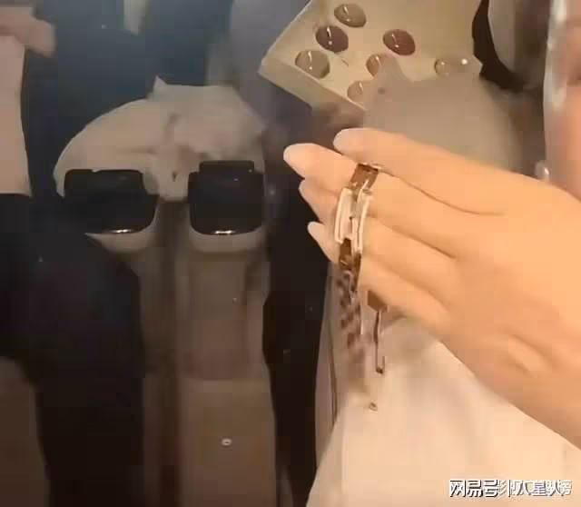 張蘭催生!送兒媳高級定製項鍊,馬筱梅虔誠拜佛,汪小菲想再要個娃