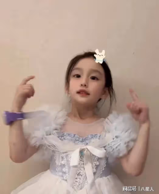 楊冪缺席女兒成長6年!10歲小糯米很懂事,力挺媽媽:媽媽在打拚事業
