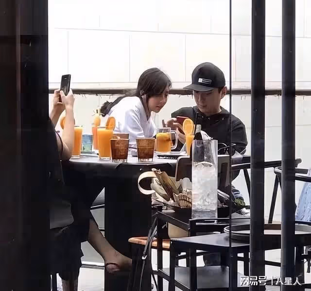 王思聰和豆得兒復合?女方IP往返日本倫敦,懶懶立馬同居宣示主權