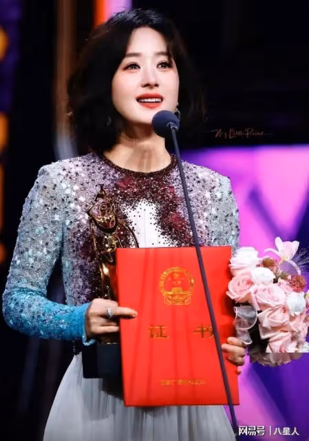 離婚3年後,37歲趙麗穎深夜發文,高調宣布喜訊!終於等到這一天