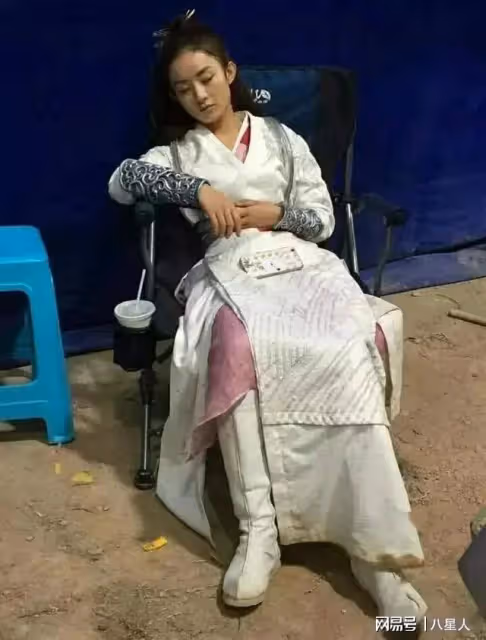 離婚3年後,37歲趙麗穎深夜發文,高調宣布喜訊!終於等到這一天