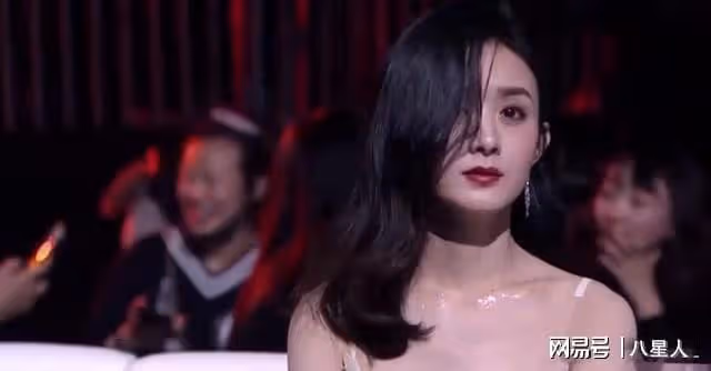 離婚3年後,37歲趙麗穎深夜發文,高調宣布喜訊!終於等到這一天