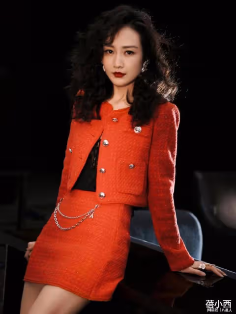 王鷗未婚生子後重出江湖！穿背心吊襪束腳褲大秀身材,真是辣眼睛