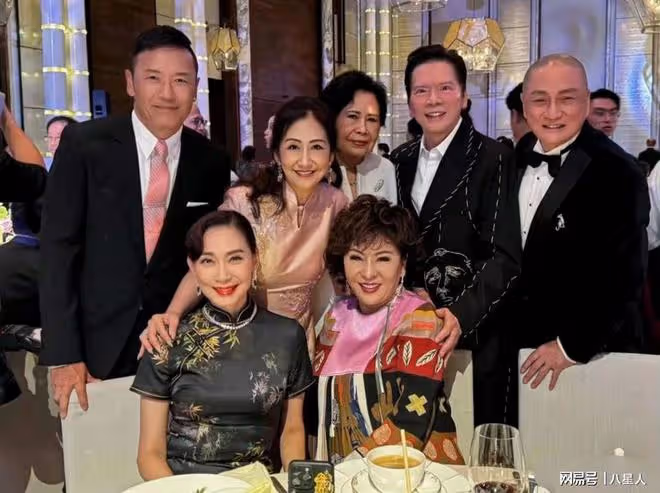 大咖雲集!湯鎮業31歲女兒結婚,苗僑偉劉嘉玲到場,劉德華另類現身