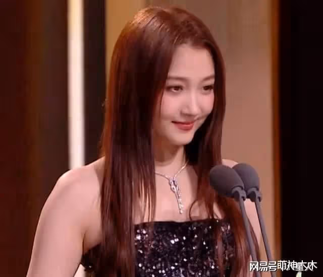 金鷹獎56歲周濤贏麻了!趙麗穎暈妝,劉濤大白牙搶鏡,李沁又胖了
