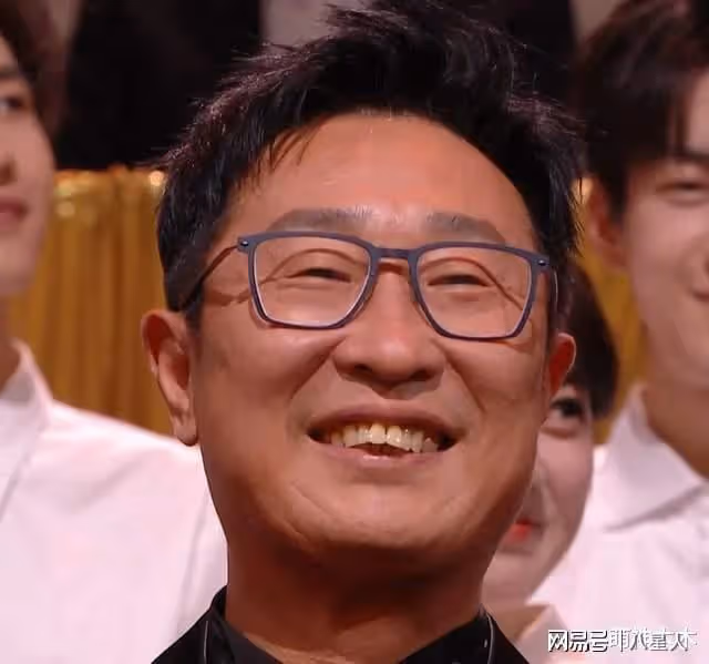 金鷹獎56歲周濤贏麻了！趙麗穎暈妝，劉濤大白牙搶鏡，李沁又胖了