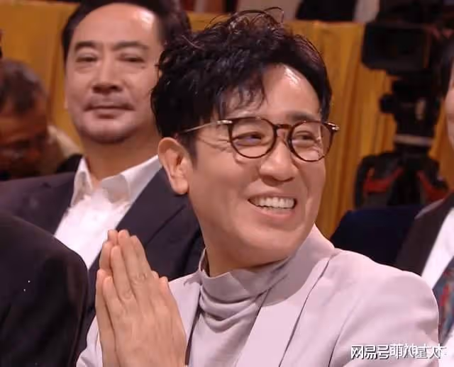 金鷹獎56歲周濤贏麻了！趙麗穎暈妝，劉濤大白牙搶鏡，李沁又胖了