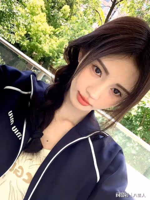 36歲劉亦菲也整容?被美顏自拍爆改成整容臉,網友喊話還我媽生菲