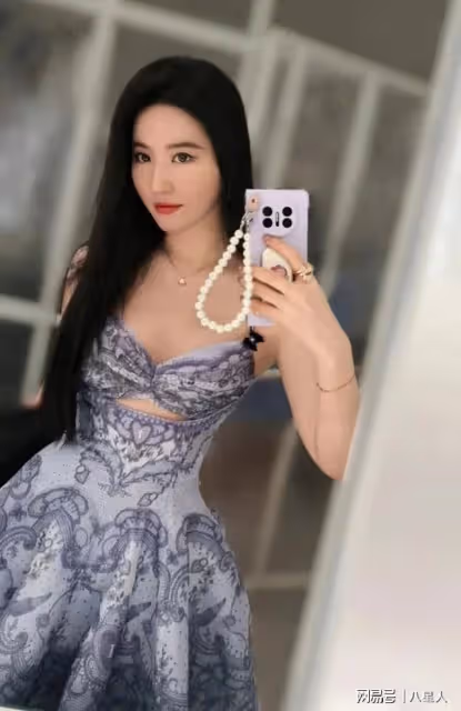 36歲劉亦菲也整容?被美顏自拍爆改成整容臉,網友喊話還我媽生菲