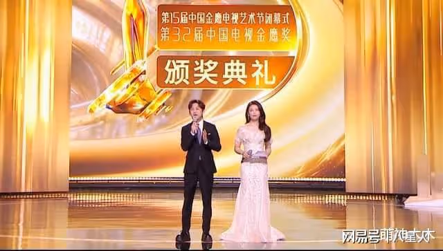 金鷹獎出醜現場!趙麗穎緊張變臉,何炅劉濤接連嘴瓢,閆妮險摔倒