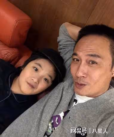 吳鎮宇16歲兒子亮相綜藝節目! 體型壯碩似野人,英年早熟引發熱議