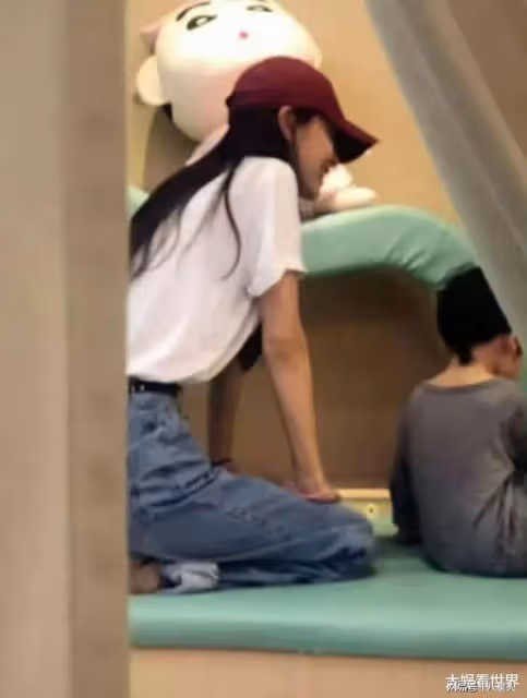 黃曉明後悔不?baby做愛心盒飯,母子穿工作服有愛,小海綿身高搶鏡