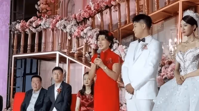 閆學晶:花200萬給兒子辦婚禮,普通朋友坐3500那桌,明星坐5萬那桌?