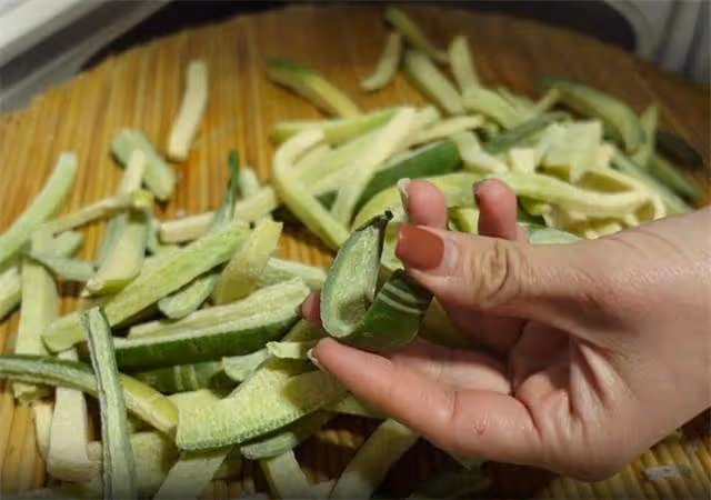 你做蘿蔔乾為啥不脆不入味?教你2個技巧,香辣脆爽,放半年不壞