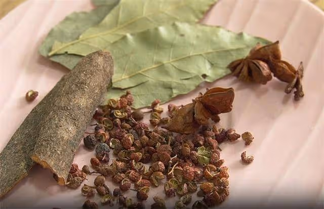 做辣椒油時,記住不要直接潑熱油,多加2步,顏色紅亮又香又辣