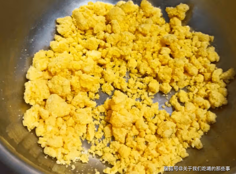 蒸玉米面發糕,別只會加酵母!多做1步,發糕暄軟蓬鬆、香甜細膩