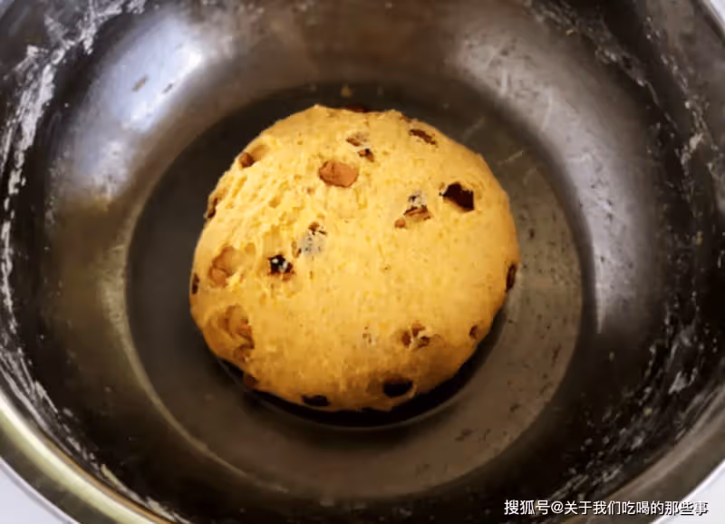 蒸玉米面發糕,別只會加酵母!多做1步,發糕暄軟蓬鬆、香甜細膩