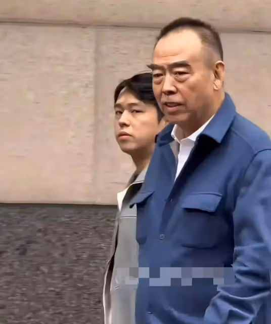 陳凱歌和大兒子現身被偶遇，陳雨昂更像爸爸陳凱歌，顏值不如弟弟
