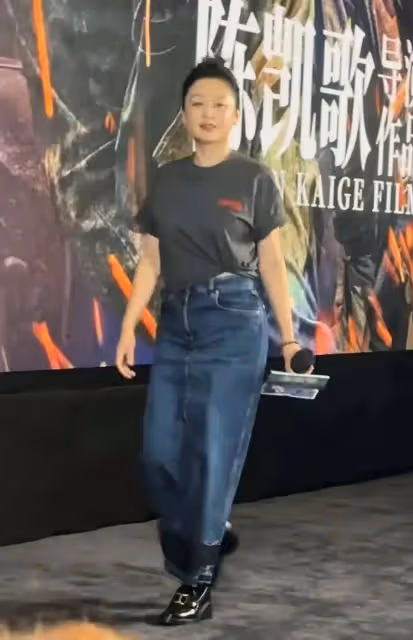 陳凱歌和大兒子現身被偶遇，陳雨昂更像爸爸陳凱歌，顏值不如弟弟