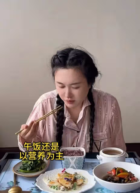 張紀中曬老婆月子照,杜星霖獲多名護工照顧條件超棒,老張好開心