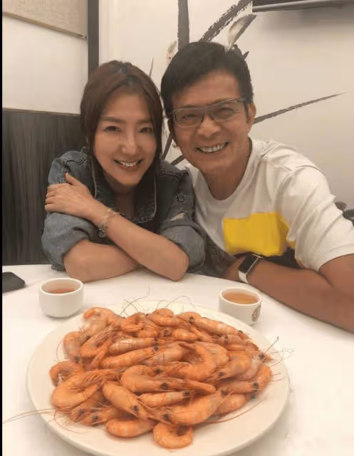 前TVB花旦自稱滿清皇族瓜爾佳氏！大曬白滑美腿魅力不減！曾無戲可接無奈拍激情戲！