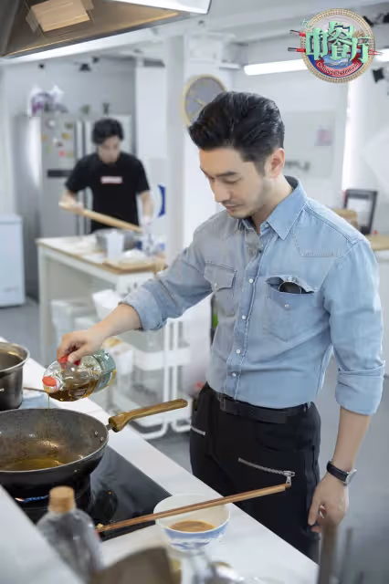 陳夢吐槽黃曉明，一頓飯請了3年，東京奪冠的飯巴黎結束還沒吃到