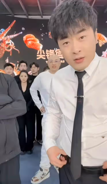 辛巴太敢說!稱明星就是戲子,供大家欣賞不要捧成神,包貝爾躺槍