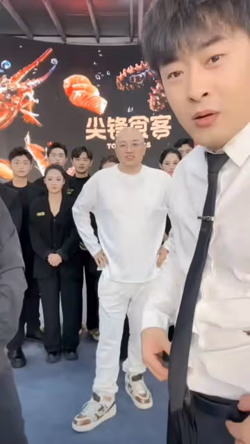 辛巴太敢說!稱明星就是戲子,供大家欣賞不要捧成神,包貝爾躺槍
