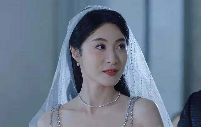 TVB新劇後半部分口碑崩盤,男主角主動犧牲色相,吻到嘴唇變形