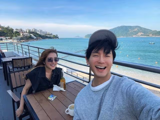 知名港女星疑似戀上小鮮肉,女方曬遊玩合照,網民反應不一