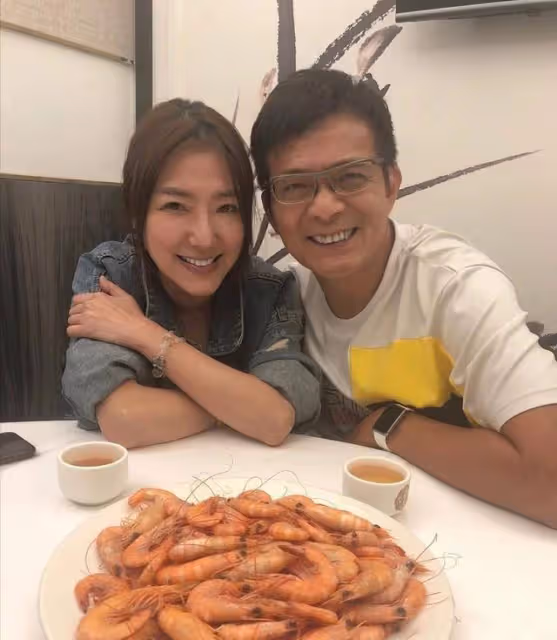 知名港女星疑似戀上小鮮肉,女方曬遊玩合照,網民反應不一