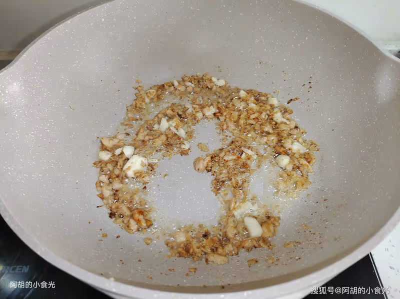 天冷這菜不吃太虧了,好一個秋補第一菜!一菜一豆搭配燜一鍋,口口爆汁嫩透了